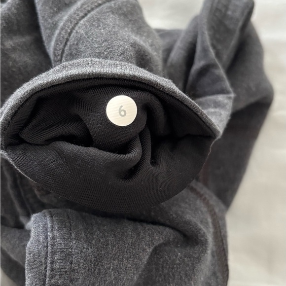 Lululemon Pant 6 Gray Mid-Calf Length Rutched Back - Picture 5 of 5